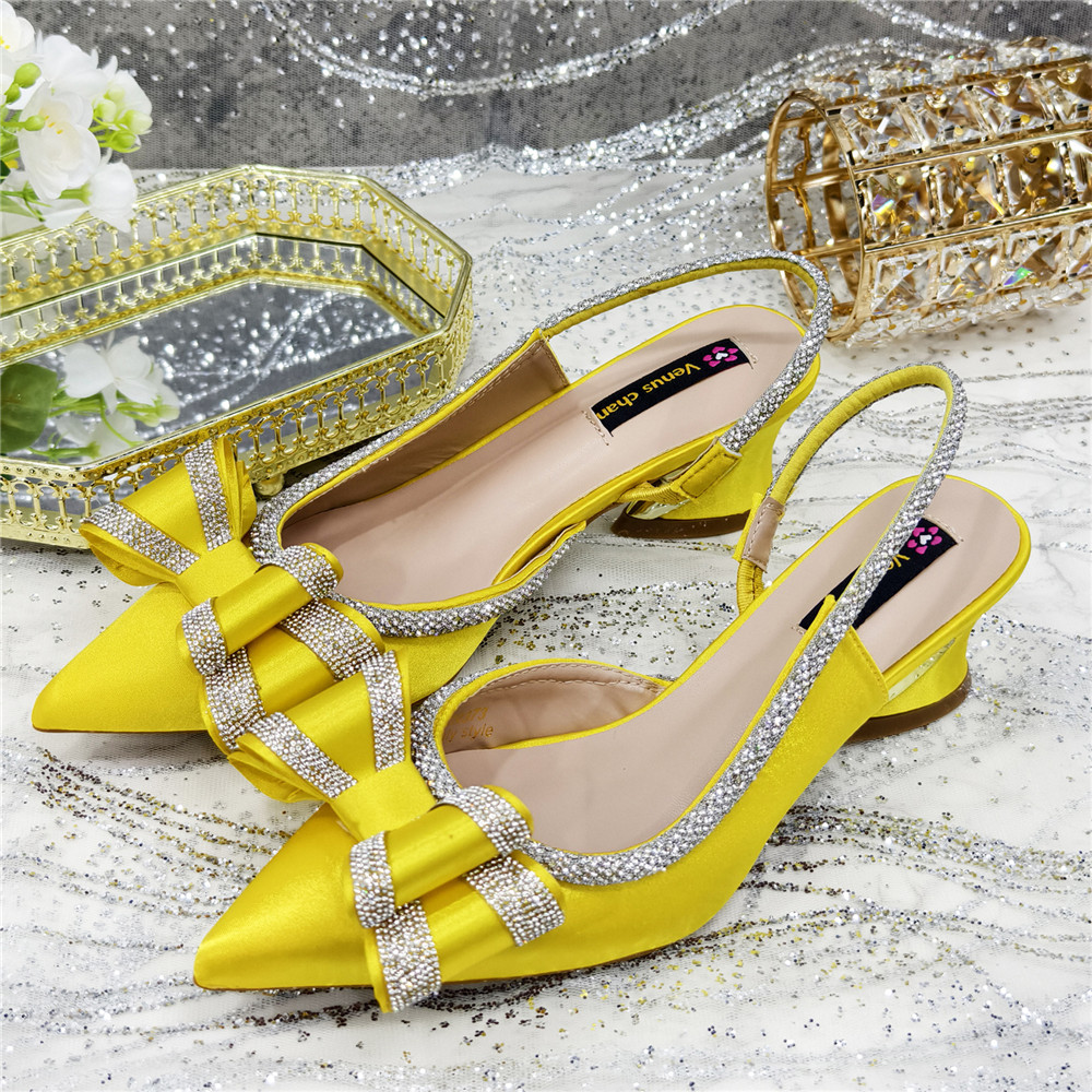 Elegant Yellow Satin Rhineston - Wedding Packaging recension och pris